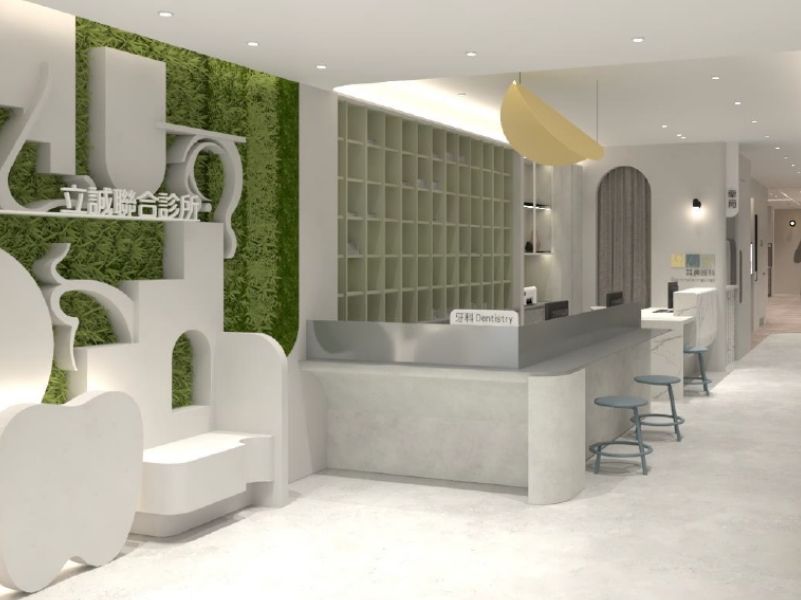 前來診所請配戴口罩、並保持社交距離